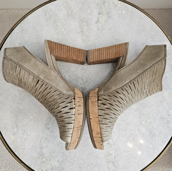 Paul Green Costa Peep Toe Bootie Size 3.5 (6) Natural Nude - Picture 8 of 11